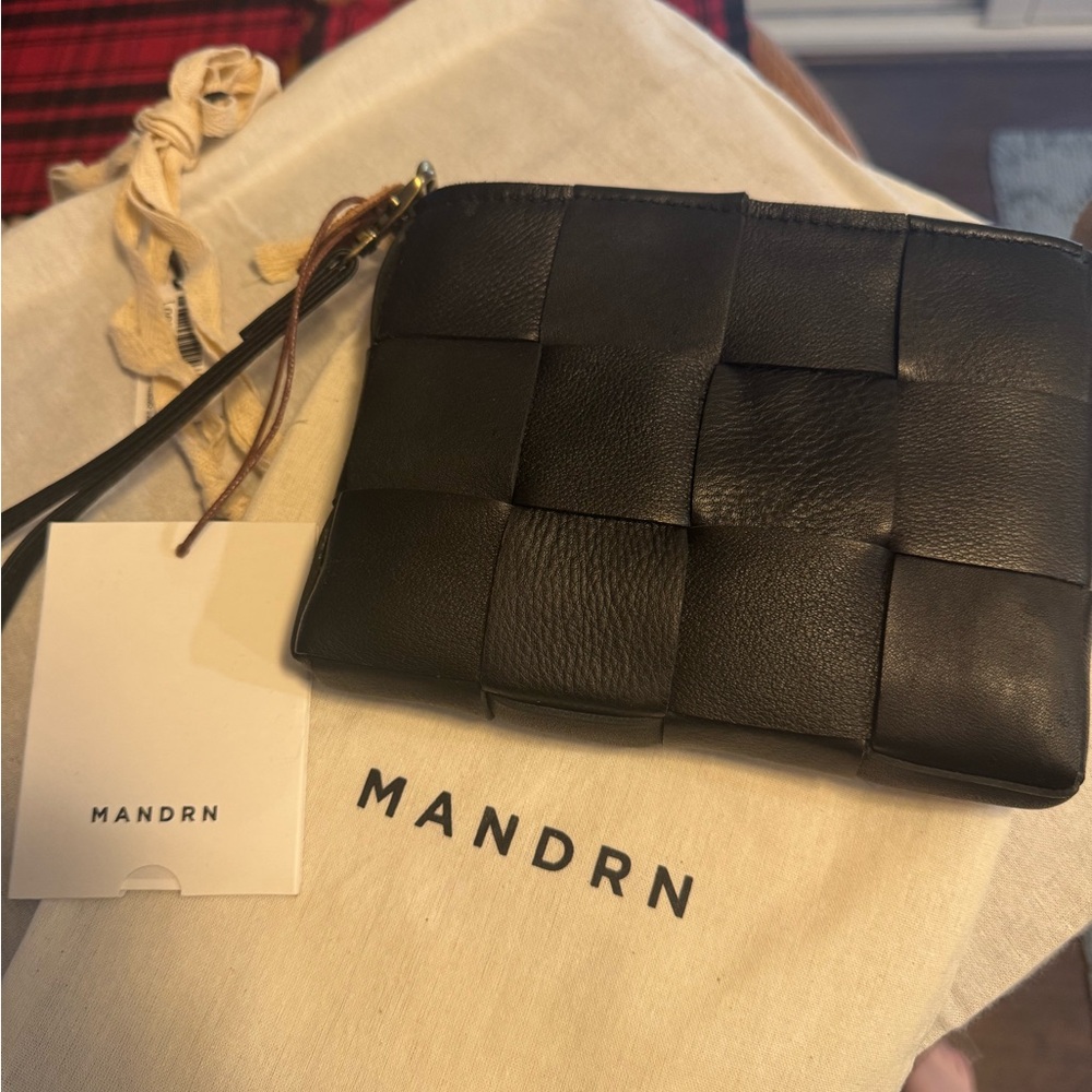 Chic Black Woven Leather Wristlet - Picture 2 of 4